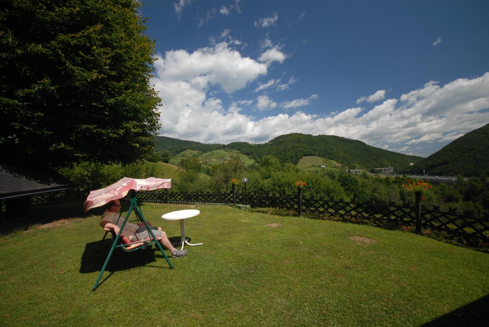 Pod Orehi Guest House Loče pri Poljčanah Exterior foto