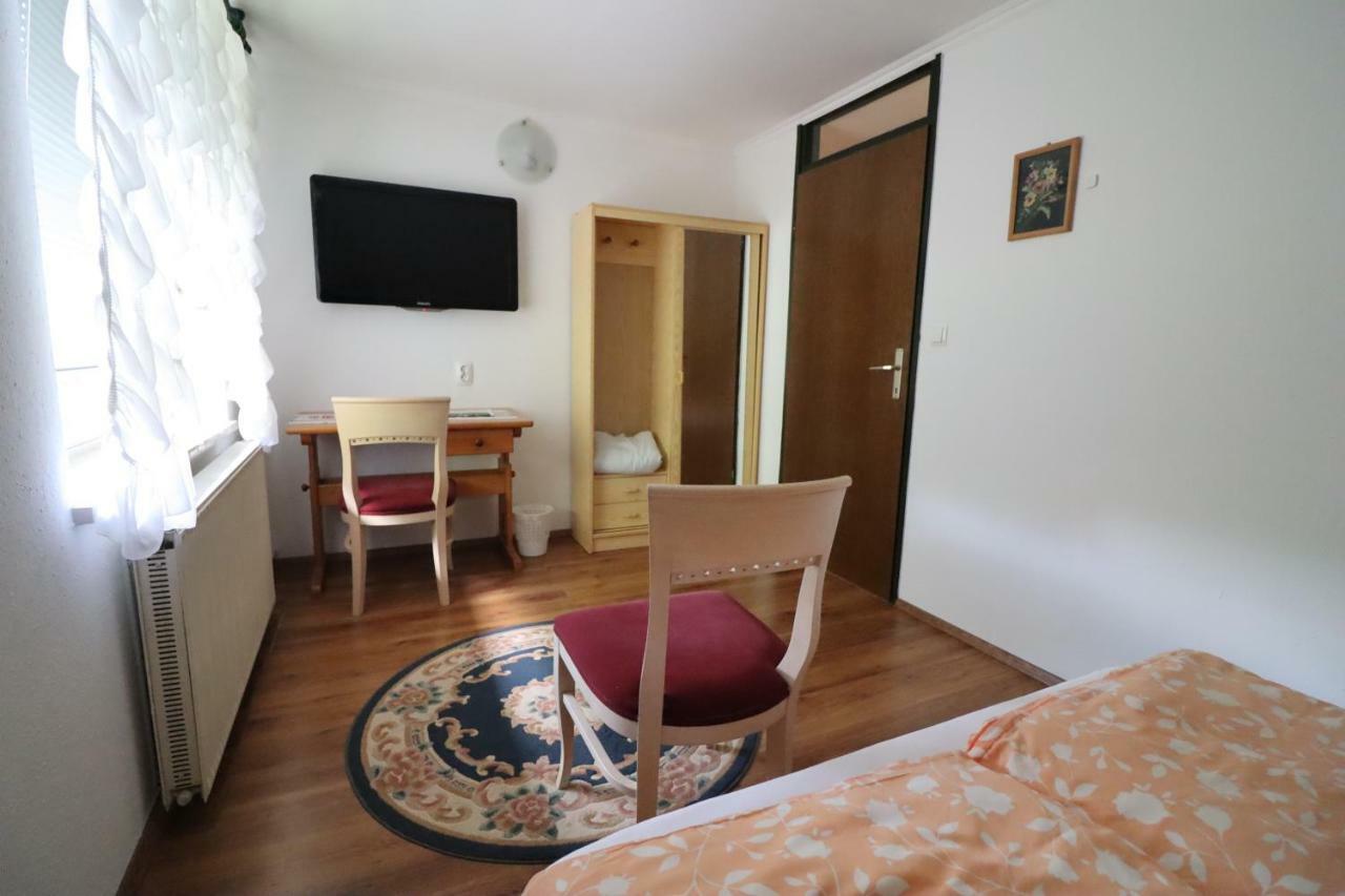 Pod Orehi Guest House Loče pri Poljčanah Exterior foto